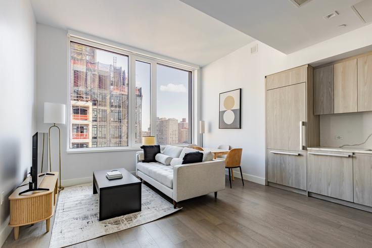 Salle de séjour élégante avec mobilier moderne dans un appartement à Gemma Gramercy à Manhattan, New York