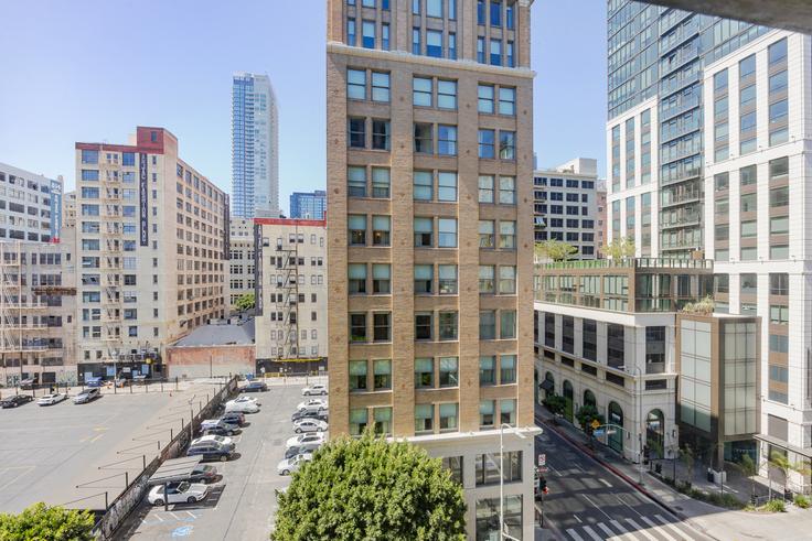 Furnished Studio Apartments for Rent in Historic Core, Los Angeles