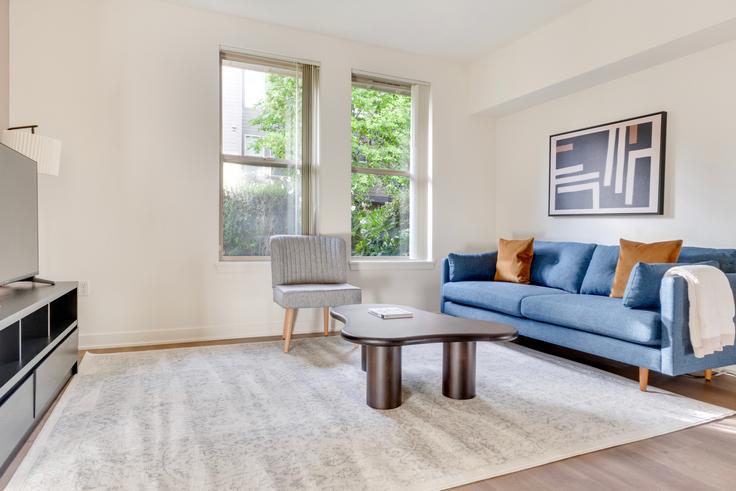 Salle de séjour élégante avec mobilier moderne dans un appartement à Avalon bellevue à Bellevue, Bellevue Salle de séjour élégante avec mobilier moderne dans un appartement à Avalon bellevue à Bellevue, Bellevue