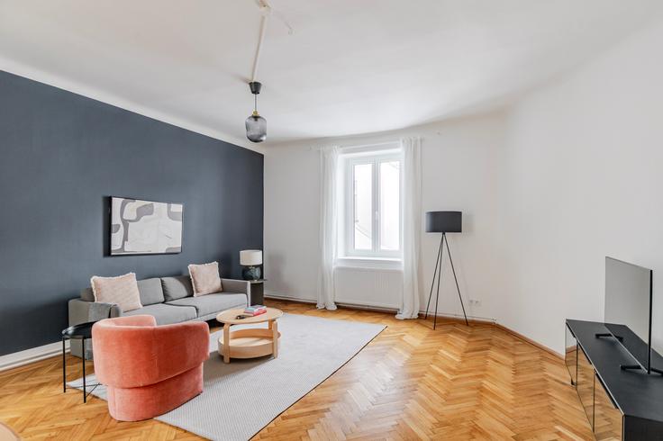 Maderstraße 1 adresindeki bir dairede modern mobilyalarla zarif bir şekilde tasarlanmış oturma odası Vienna, Vienna