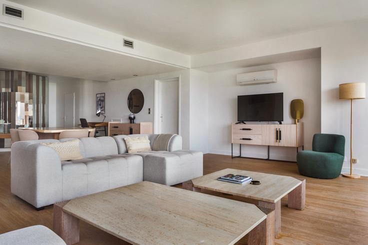 Salle de séjour élégante avec mobilier moderne dans un appartement à Robert de Flers 27 à 15th arrondissement, Paris Salle de séjour élégante avec mobilier moderne dans un appartement à Robert de Flers 27 à 15th arrondissement, Paris