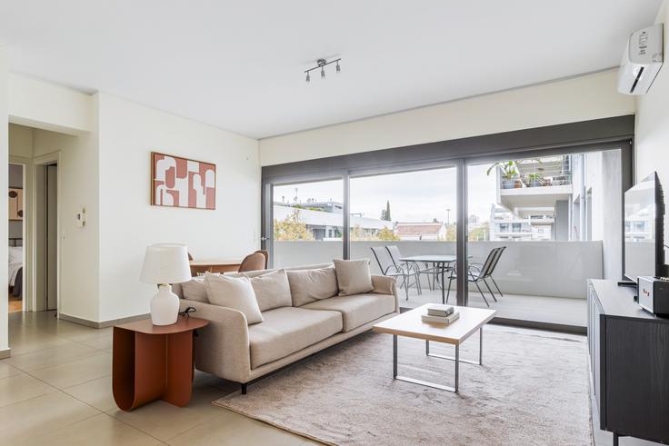 Salle de séjour élégante avec mobilier moderne dans un appartement à Dionisou XI à North Athens, Athens Salle de séjour élégante avec mobilier moderne dans un appartement à Dionisou XI à North Athens, Athens