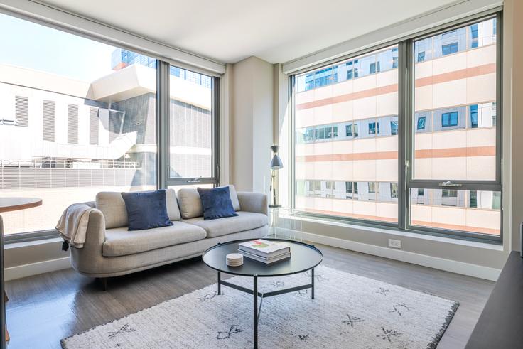 Salle de séjour élégante avec mobilier moderne dans un appartement à Avalon north station à Boston, Boston Salle de séjour élégante avec mobilier moderne dans un appartement à Avalon north station à Boston, Boston