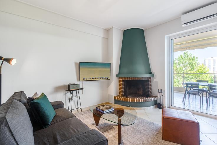 Salle de séjour élégante avec mobilier moderne dans un appartement à Skra III à North Athens, Athens Salle de séjour élégante avec mobilier moderne dans un appartement à Skra III à North Athens, Athens