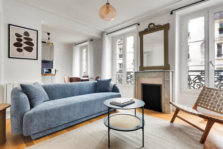 10th arrondissement, Paris에 위치한 Château d'Eau 59 아파트의 세련된 인테리어가 돋보이는 거실 10th arrondissement, Paris에 위치한 Château d'Eau 59 아파트의 세련된 인테리어가 돋보이는 거실
