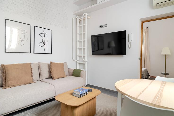 Chamartín, Madrid에 위치한 Calle de Malcampo 27, 28002 Madrid 아파트의 세련된 인테리어가 돋보이는 거실 Chamartín, Madrid에 위치한 Calle de Malcampo 27, 28002 Madrid 아파트의 세련된 인테리어가 돋보이는 거실