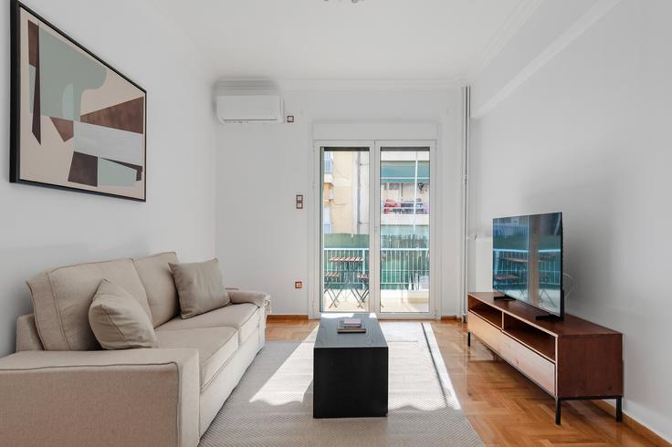Salle de séjour élégante avec mobilier moderne dans un appartement à Itilou 2 à Central Athens, Athens