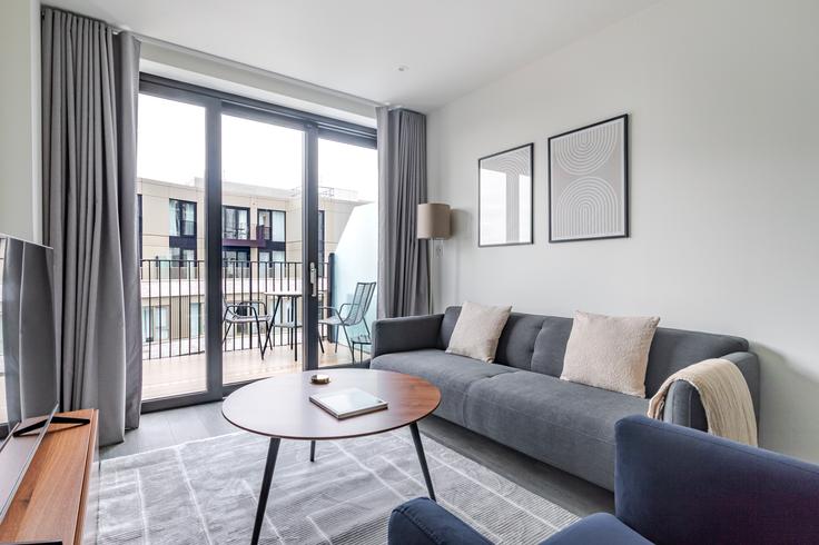 Salle de séjour élégante avec mobilier moderne dans un appartement à Coppermaker Square, 3 Cherry Park Lane, London, E20 1NR à London Borough of Newham, London Salle de séjour élégante avec mobilier moderne dans un appartement à Coppermaker Square, 3 Cherry Park Lane, London, E20 1NR à London Borough of Newham, London