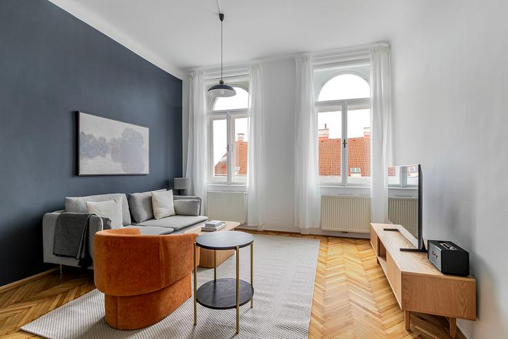 Vienna ViennaのNeubaugasse 69のアパートメントにある、モダンな家具を備えたエレガントなデザインのリビングルーム Vienna ViennaのNeubaugasse 69のアパートメントにある、モダンな家具を備えたエレガントなデザインのリビングルーム