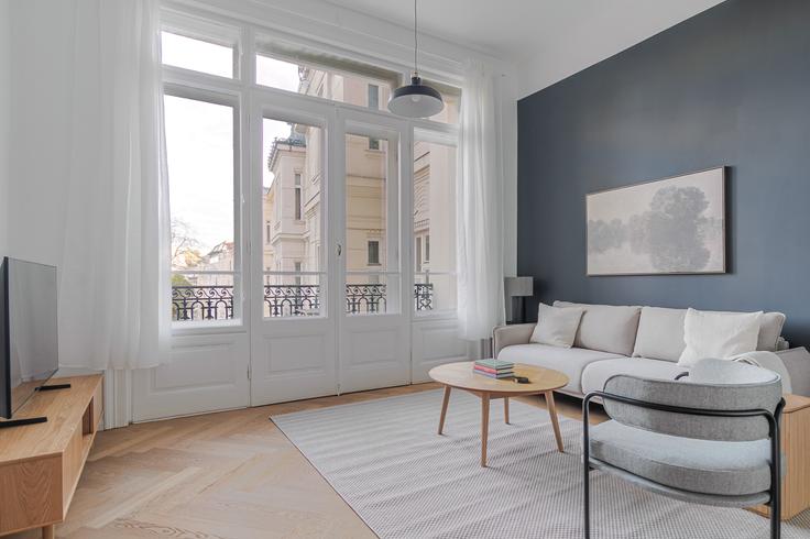 Dannebergplatz 16A adresindeki bir dairede modern mobilyalarla zarif bir şekilde tasarlanmış oturma odası Vienna, Vienna Dannebergplatz 16A adresindeki bir dairede modern mobilyalarla zarif bir şekilde tasarlanmış oturma odası Vienna, Vienna