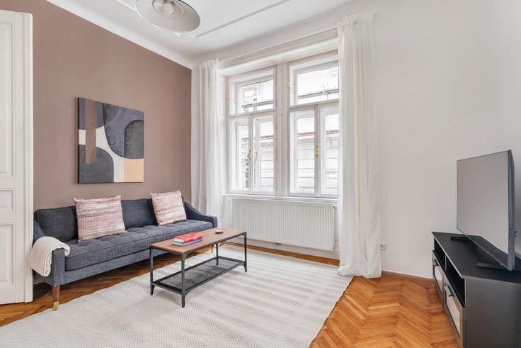 Elegante sala de estar con mobiliario moderno en un apartamento en Gardegasse 9 en Vienna, Vienna