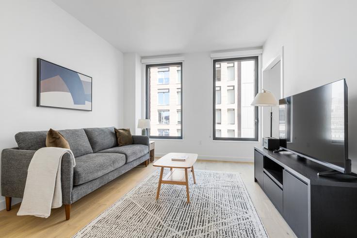 Elegante sala de estar con mobiliario moderno en un apartamento en Ruby Chelsea en Manhattan, New York Elegante sala de estar con mobiliario moderno en un apartamento en Ruby Chelsea en Manhattan, New York