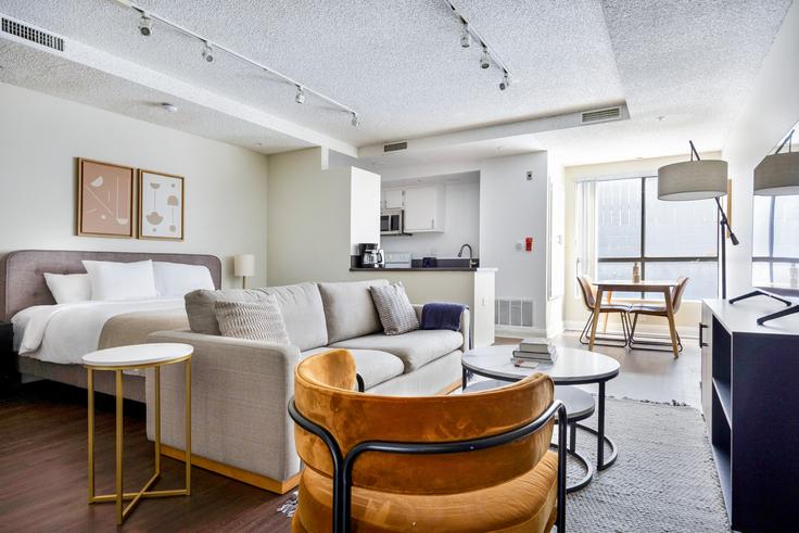 Los AngelesLos Angeles의 747 Gayley Ave(1428)에 위치한 1베드룸 풀퍼니시드 아파트 - 사진1