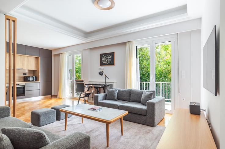 Salle de séjour élégante avec mobilier moderne dans un appartement à Monis Petraki I à Central Athens, Athens