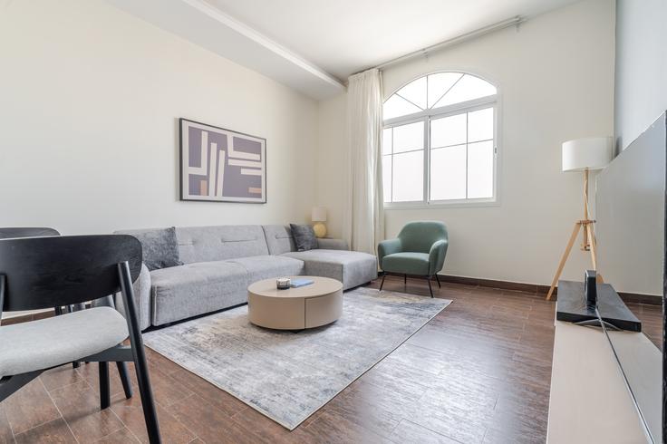 Sala de estar elegantemente projetada com móveis modernos em um apartamento no Kease Qurtubah em Riyadh, Riyadh Sala de estar elegantemente projetada com móveis modernos em um apartamento no Kease Qurtubah em Riyadh, Riyadh