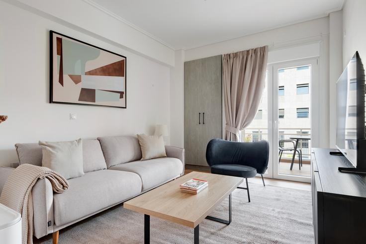 Salle de séjour élégante avec mobilier moderne dans un appartement à Megalou Alexandrou I à North Athens, Athens Salle de séjour élégante avec mobilier moderne dans un appartement à Megalou Alexandrou I à North Athens, Athens