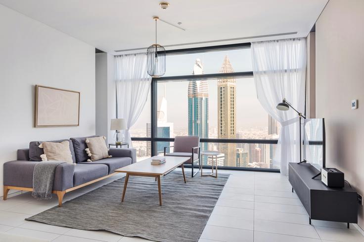 Trade Center, Dubai에 위치한 Index Tower 아파트의 세련된 인테리어가 돋보이는 거실 Trade Center, Dubai에 위치한 Index Tower 아파트의 세련된 인테리어가 돋보이는 거실