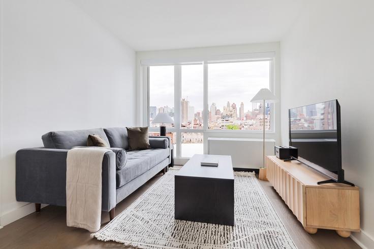 New York ManhattanのMiMaのアパートメントにある、モダンな家具を備えたエレガントなデザインのリビングルーム New York ManhattanのMiMaのアパートメントにある、モダンな家具を備えたエレガントなデザインのリビングルーム