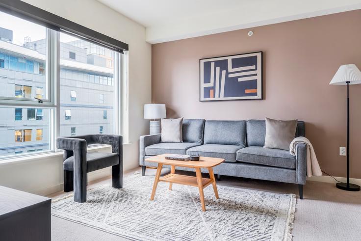 Salle de séjour élégante avec mobilier moderne dans un appartement à Avalon towers bellevue à Bellevue, Bellevue