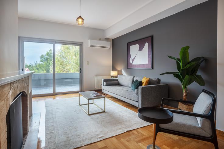 Salle de séjour élégante avec mobilier moderne dans un appartement à Avras 2 à Kifisia, Athens