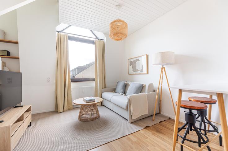 Salle de séjour élégante avec mobilier moderne dans un appartement à 16 Avenue de la Porte Neuve, 2227, Luxembourg à Luxembourg, Luxembourg Salle de séjour élégante avec mobilier moderne dans un appartement à 16 Avenue de la Porte Neuve, 2227, Luxembourg à Luxembourg, Luxembourg