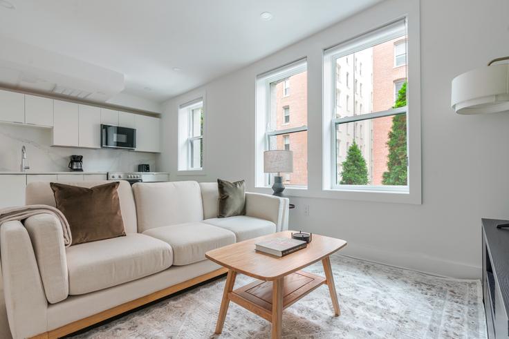 Washington WashingtonのThe Windsor Kaloramaのアパートメントにある、モダンな家具を備えたエレガントなデザインのリビングルーム Washington WashingtonのThe Windsor Kaloramaのアパートメントにある、モダンな家具を備えたエレガントなデザインのリビングルーム