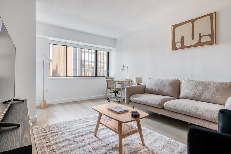 Boston BostonのDevonshireのアパートメントにある、モダンな家具を備えたエレガントなデザインのリビングルーム Boston BostonのDevonshireのアパートメントにある、モダンな家具を備えたエレガントなデザインのリビングルーム