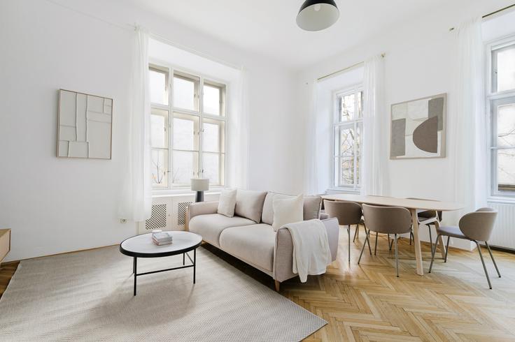 Elegant gestaltetes Wohnzimmer mit moderner Einrichtung in einer Wohnung im Ungargasse 9 / Stiege 1 in Vienna, Vienna