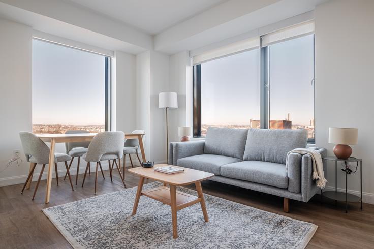 Cambridge CambridgeのPark 151のアパートメントにある、モダンな家具を備えたエレガントなデザインのリビングルーム Cambridge CambridgeのPark 151のアパートメントにある、モダンな家具を備えたエレガントなデザインのリビングルーム