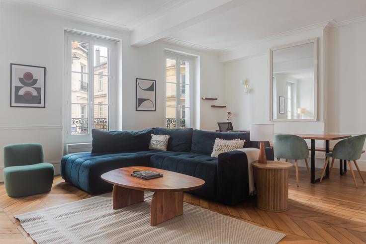 17th arrondissement, Paris에 위치한 Legendre 116 유닛의 세련된 인테리어가 돋보이는 거실