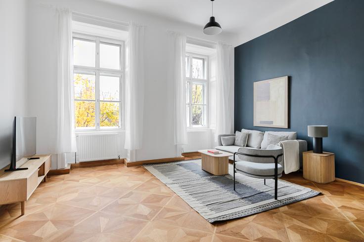 Elegant gestaltetes Wohnzimmer mit moderner Einrichtung in einer Wohnung im Prinz-Eugen-Straße 18 in Vienna, Vienna