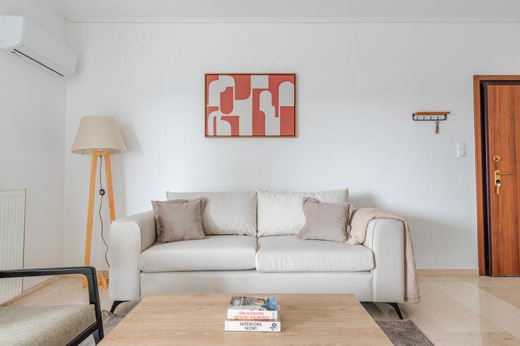 Posidonos 10 adresindeki bir dairede modern mobilyalarla zarif bir şekilde tasarlanmış oturma odası South Athens, Athens Posidonos 10 adresindeki bir dairede modern mobilyalarla zarif bir şekilde tasarlanmış oturma odası South Athens, Athens