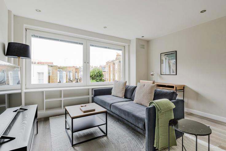 Royal Borough of Kensington and Chelsea, London에 위치한 George House, Kensington Church Street, W8 4BA 유닛의 세련된 인테리어가 돋보이는 거실