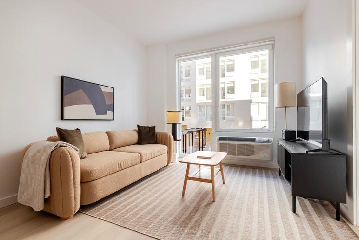 Brooklyn, New York에 위치한 540 Atlantic Avenue 아파트의 세련된 인테리어가 돋보이는 거실 Brooklyn, New York에 위치한 540 Atlantic Avenue 아파트의 세련된 인테리어가 돋보이는 거실