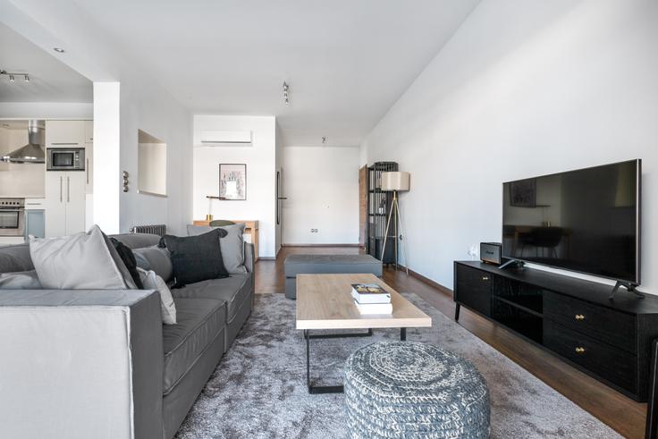Elegante sala de estar con mobiliario moderno en un apartamento en Alsous III en South Athens, Athens Elegante sala de estar con mobiliario moderno en un apartamento en Alsous III en South Athens, Athens
