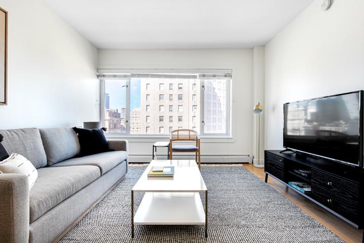 Salle de séjour élégante avec mobilier moderne dans un appartement à Pinnacle at Nob Hill à Nob Hill, San Francisco Bay Area