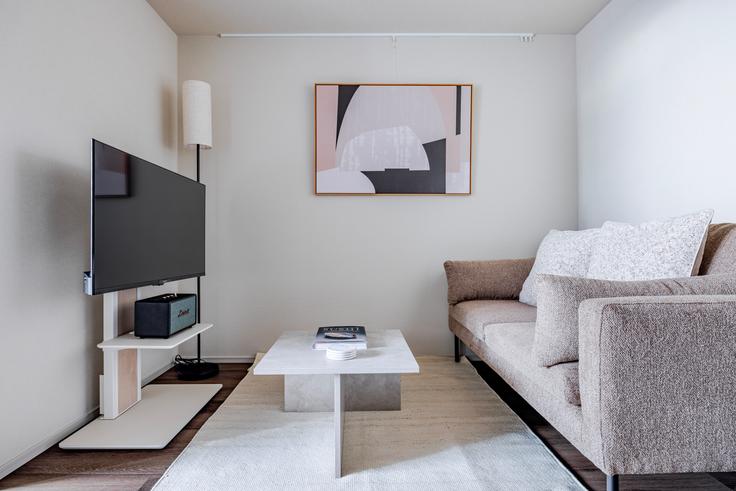 Salle de séjour élégante avec mobilier moderne dans un appartement à The Parkhabio Shibuya Cross à Meguro City, Tokyo