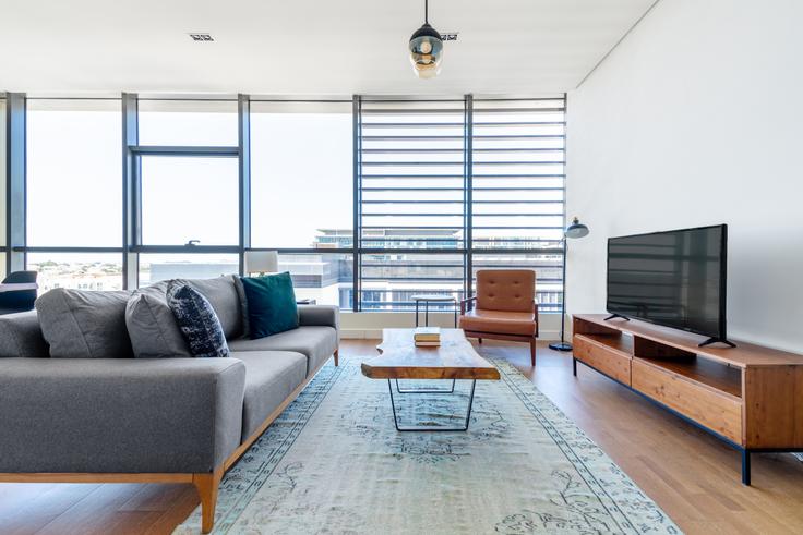 Salle de séjour élégante avec mobilier moderne dans un appartement à City walk à Al Wasl, Dubai Salle de séjour élégante avec mobilier moderne dans un appartement à City walk à Al Wasl, Dubai