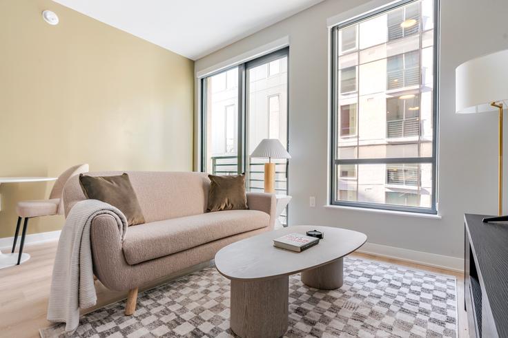 Washington, Washington에 위치한 The Claret 유닛의 세련된 인테리어가 돋보이는 거실 Washington, Washington에 위치한 The Claret 유닛의 세련된 인테리어가 돋보이는 거실