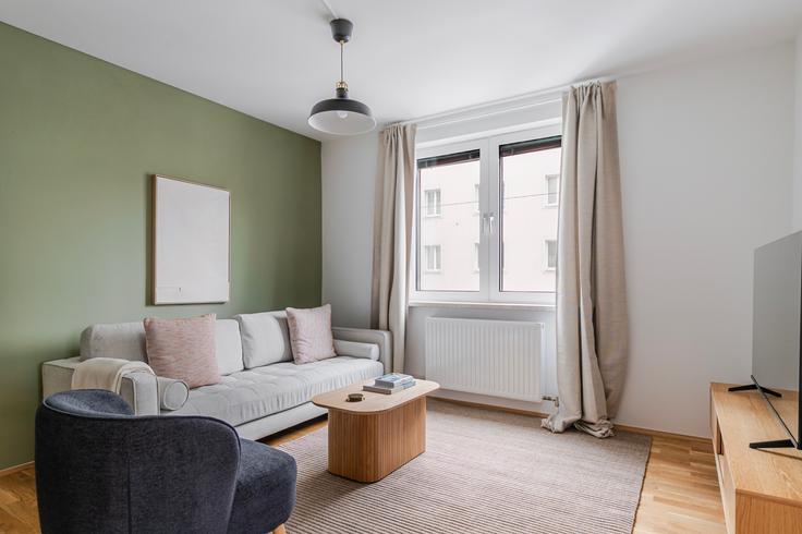 Elegant gestaltetes Wohnzimmer mit moderner Einrichtung in einer Wohnung im Rosensteingasse 67 in Vienna, Vienna