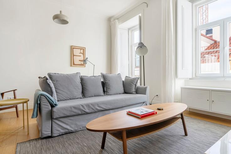 Elegante sala de estar con mobiliario moderno en un apartamento en Rua da Madalena 133 en Santa Maria Maior, Lisbon Elegante sala de estar con mobiliario moderno en un apartamento en Rua da Madalena 133 en Santa Maria Maior, Lisbon