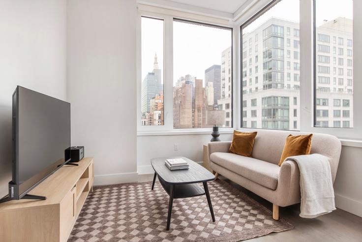 Manhattan, New York에 위치한 Gemma Gramercy 유닛의 세련된 인테리어가 돋보이는 거실