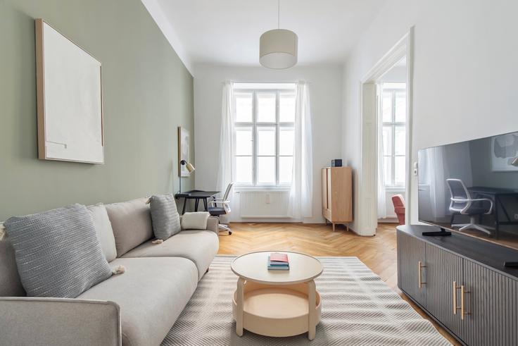 Vienna ViennaのSchottenring 33のアパートメントにある、モダンな家具を備えたエレガントなデザインのリビングルーム