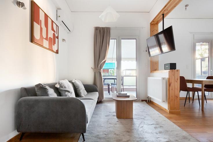 Salle de séjour élégante avec mobilier moderne dans un appartement à Evritanias 12 à Central Athens, Athens Salle de séjour élégante avec mobilier moderne dans un appartement à Evritanias 12 à Central Athens, Athens