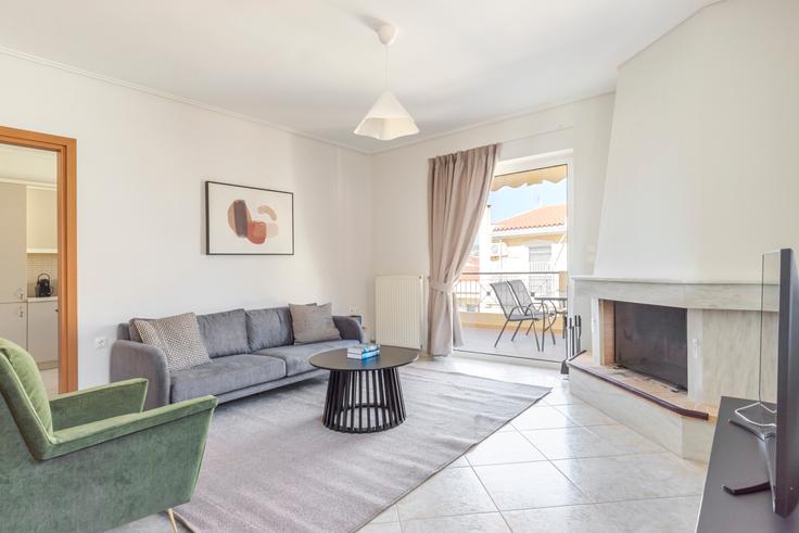 Salle de séjour élégante avec mobilier moderne dans un appartement à Tritsi 79, Chalandri à North Athens, Athens Salle de séjour élégante avec mobilier moderne dans un appartement à Tritsi 79, Chalandri à North Athens, Athens