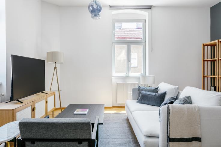Elegant gestaltetes Wohnzimmer mit moderner Einrichtung in einer Wohnung im Eckertgasse 10 in Vienna, Vienna Elegant gestaltetes Wohnzimmer mit moderner Einrichtung in einer Wohnung im Eckertgasse 10 in Vienna, Vienna