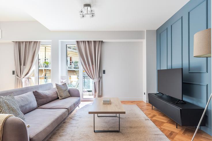 Central Athens, Athens에 위치한 Lamias 16, Athens 유닛의 세련된 인테리어가 돋보이는 거실