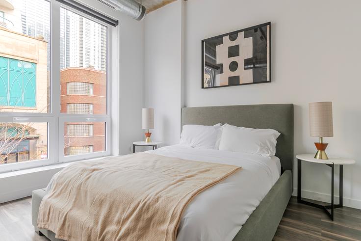 The Opal, 61 West Erie Stにあるのスタジオ・家具付きアパート（1394、Chicago、Chicago）写真 1枚