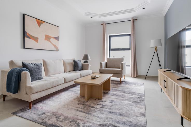 Riyadh, Riyadh에 위치한 Al Sinan 15 유닛의 세련된 인테리어가 돋보이는 거실