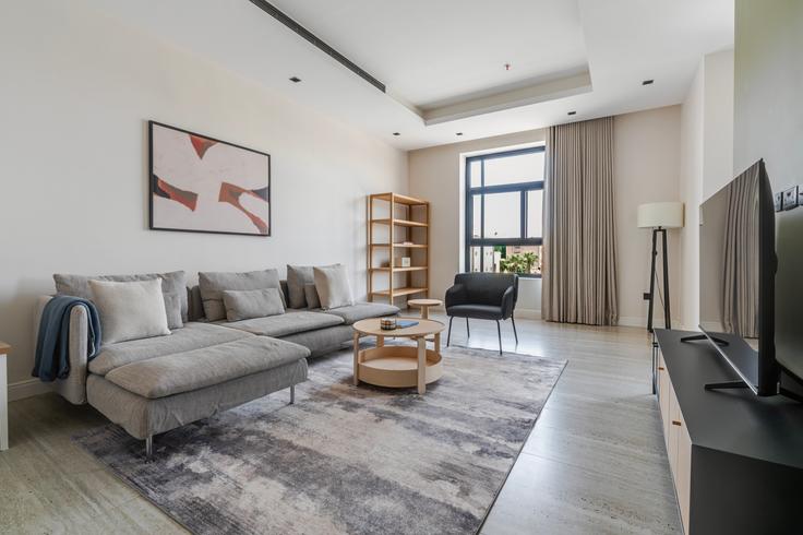 Riyadh, Riyadh에 위치한 Al Majdiah Residence 135 유닛의 세련된 인테리어가 돋보이는 거실